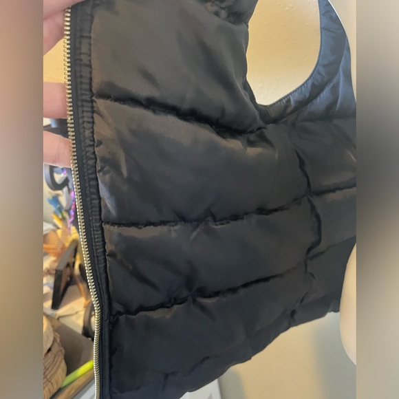 GAP woman’s XS black zip fur hood puffer vest jacket - Picture 2 of 7